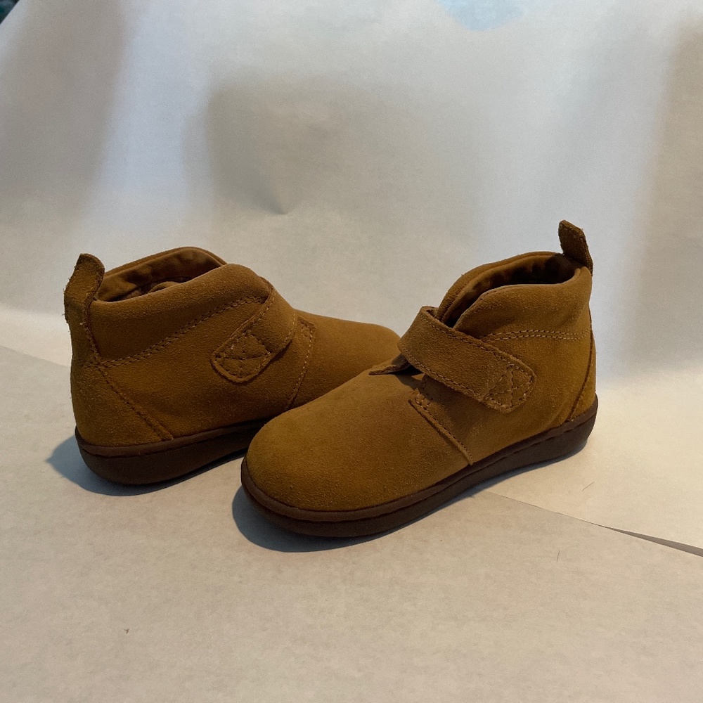 Ugg toddler boy size 8 brand new